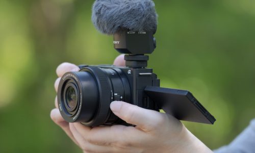 Sony presenta el lente SELP 16502 y la cámara ZV-E10M2 de próxima generación